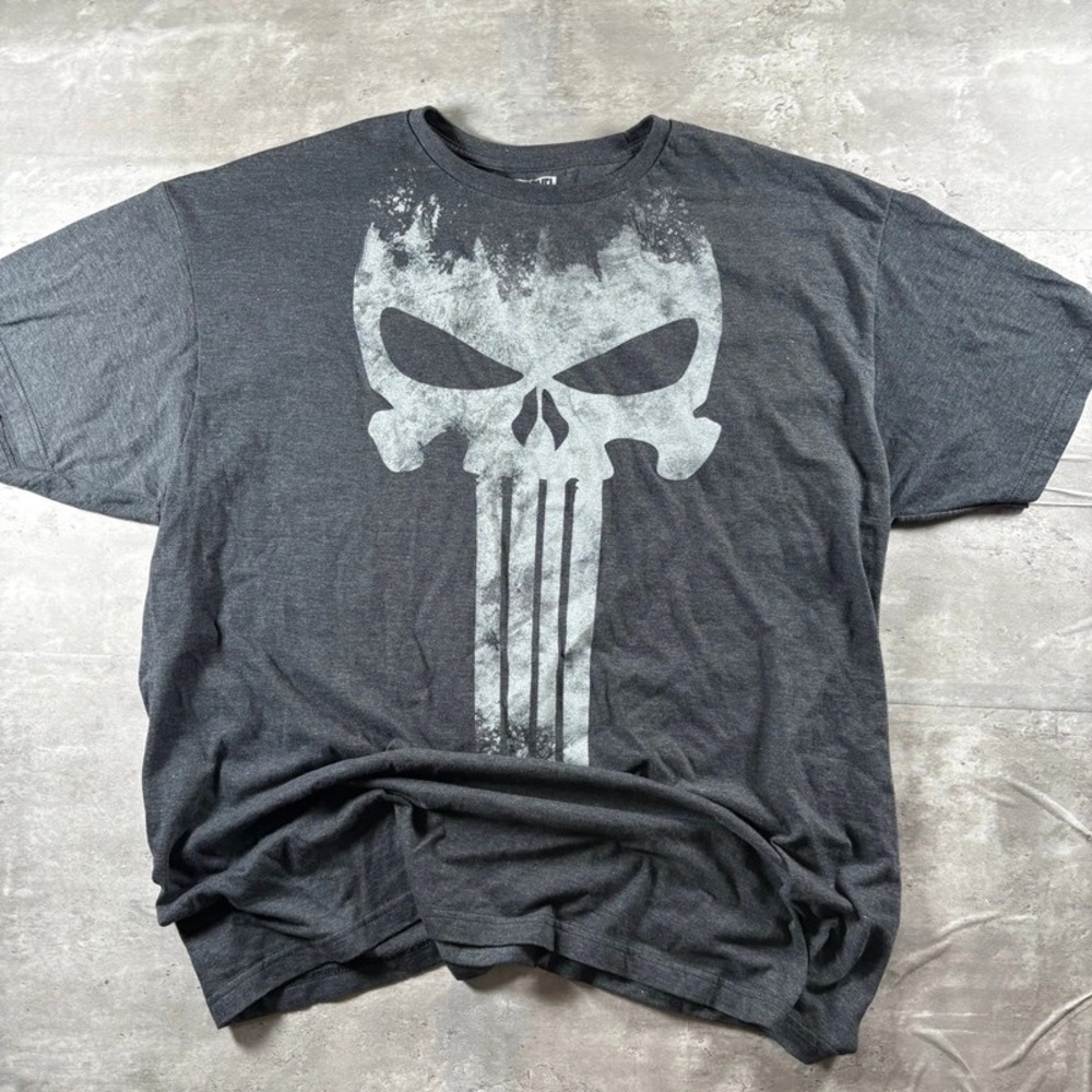 Marvel Gray Punisher Skull Graphic Tee